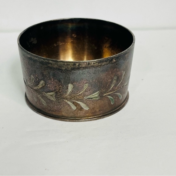 426 quadruple plate pair point mfg co new bedford mass. silver salt dish 1x2inch - Picture 2 of 6